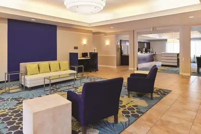 Photo 2 - La Quinta Inn & Suites by Wyndham Ruidoso Downs