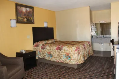 Photo 3 - Charles Wesley Motor Lodge