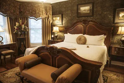 Photo 3 - Biltmore Village Inn B&B