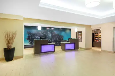 Photo 4 - La Quinta Inn & Suites by Wyndham Midland North