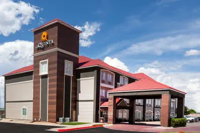 Photo 2 - La Quinta Inn & Suites by Wyndham Midland North