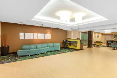 Photo 3 - La Quinta Inn & Suites by Wyndham Midland North