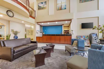 Photo 5 - Best Western Plus Lake Elsinore Inn & Suites