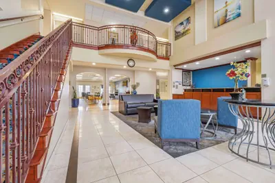 Photo 4 - Best Western Plus Lake Elsinore Inn & Suites