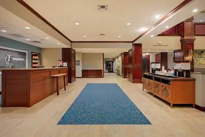 Photo 4 - Hampton Inn & Suites Dallas-Arlington-South
