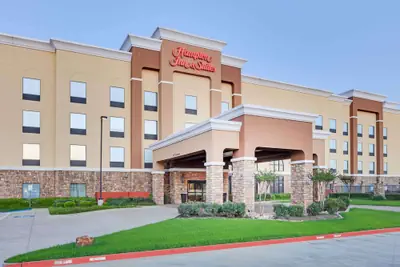 Photo 2 - Hampton Inn & Suites Dallas-Arlington-South
