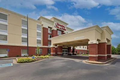 Photo 2 - Hampton Inn & Suites Murfreesboro