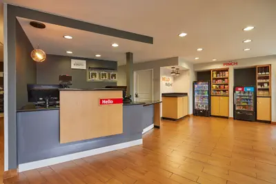 Photo 2 - TownePlace Suites by Marriott Medford