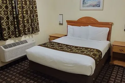 Photo 5 - Riverside Inn & Suites Santa Cruz