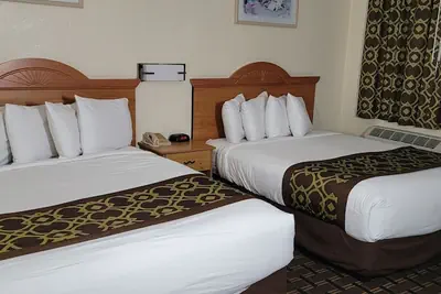 Photo 4 - Riverside Inn & Suites Santa Cruz