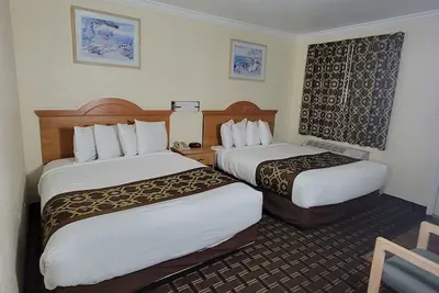 Photo 3 - Riverside Inn & Suites Santa Cruz