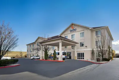 Photo 2 - Comfort Inn & Suites Airport