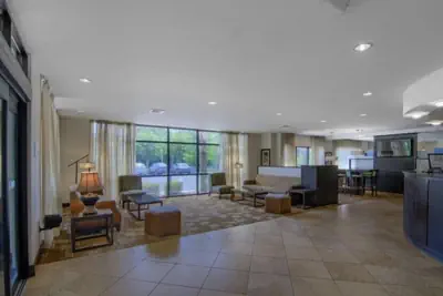 Photo 3 - Comfort Suites Mobile-South Alabama University Area