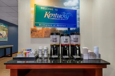 Photo 5 - Hampton Inn & Suites Hopkinsville