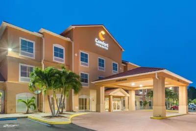 Photo 2 - Comfort Inn & Suites Fort Myers Airport