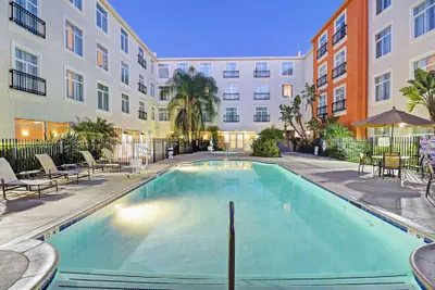 Photo 2 - Embassy Suites by Hilton Valencia
