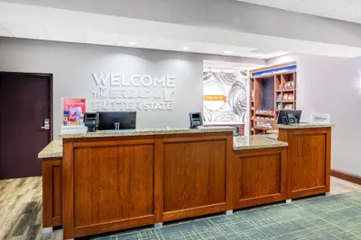 Photo 2 - Hampton Inn Suites Minneapolis St Paul Arpt-Mall of America