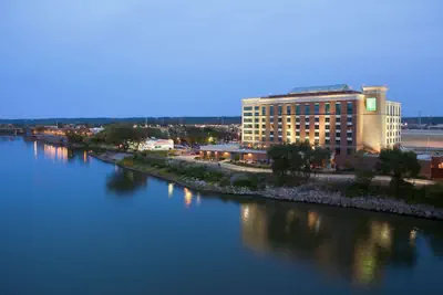 Photo 2 - Embassy Suites by Hilton E Peoria Riverfront Conf Center