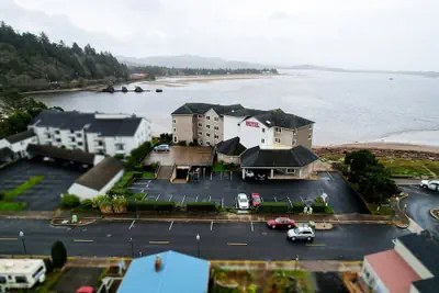 Photo 2 - Siletz Bay Beachfront Hotel by OYO Lincoln City