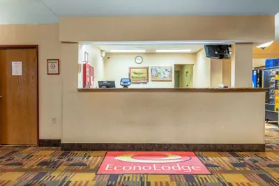 Photo 4 - Econo Lodge Kent - Akron West