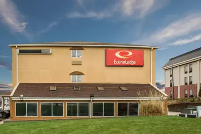 Photo 2 - Econo Lodge Kent - Akron West