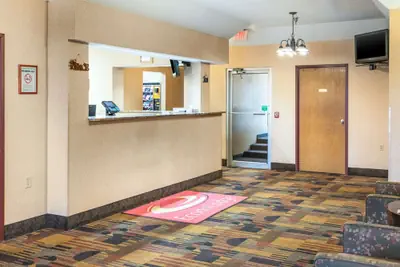 Photo 3 - Econo Lodge Kent - Akron West