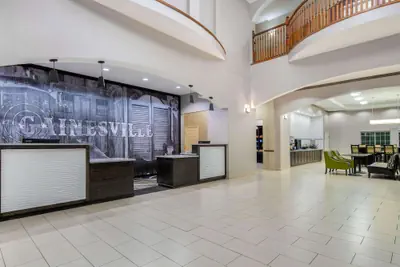 Photo 4 - La Quinta Inn & Suites by Wyndham Gainesville
