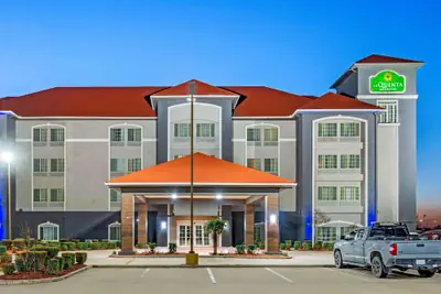 Photo 2 - La Quinta Inn & Suites by Wyndham Gainesville