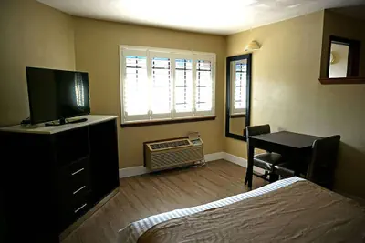 Photo 2 - Travelodge by Wyndham Concord