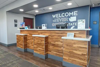 Photo 4 - Hampton Inn & Suites Tacoma