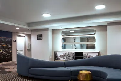 Photo 3 - Hampton Inn & Suites Los Angeles/Sherman Oaks