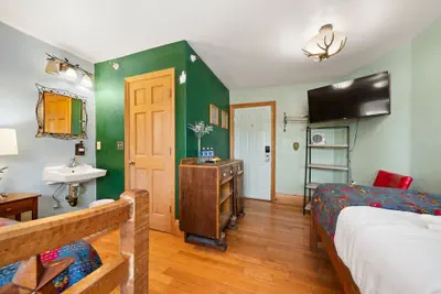 Photo 4 - Qupqugiaq Inn