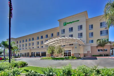 Photo 2 - Holiday Inn & Suites Bakersfield by IHG