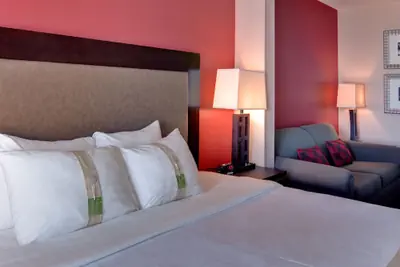 Photo 3 - Holiday Inn & Suites Bakersfield by IHG