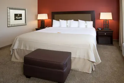 Photo 4 - Holiday Inn & Suites Bakersfield by IHG