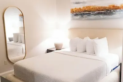 Photo 5 - Carriage House Hotel