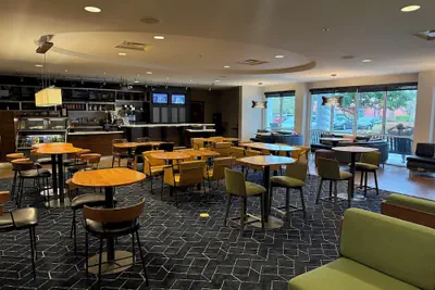 Photo 5 - Courtyard by Marriott Fort Myers I-75/Gulf Coast Town Center