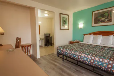 Photo 3 - Vagabond Inn Hemet