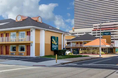 Photo 2 - Quality Inn Flamingo