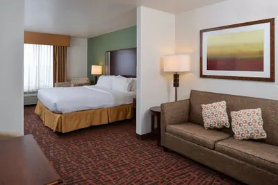 Photo 4 - Holiday Inn Express & Suites Cherry by IHG