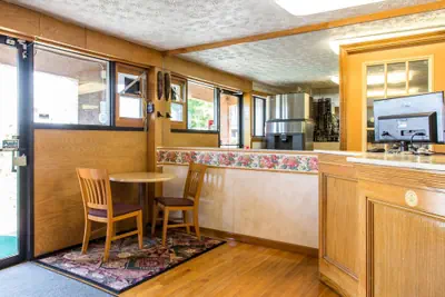 Photo 4 - Rodeway Inn & Suites Branford - Guilford