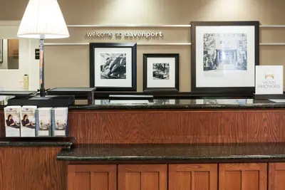 Photo 3 - Hampton Inn & Suites Davenport