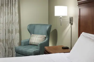 Photo 5 - Hampton Inn & Suites Davenport