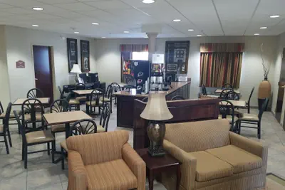 Photo 4 - HomeTown Hotel Bryant