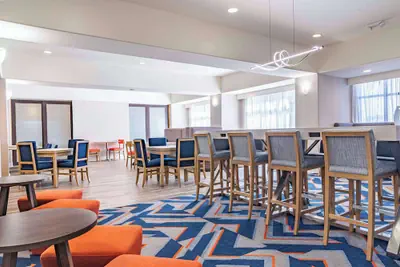 Photo 4 - Hampton Inn Baton Rouge - Denham Springs