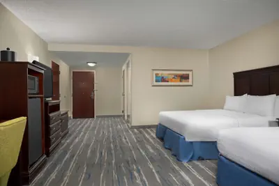 Photo 4 - Hampton Inn Syracuse Clay