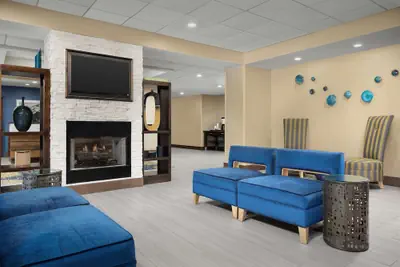 Photo 2 - Hampton Inn Syracuse Clay