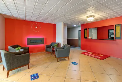 Photo 3 - Econo Lodge Inn & Suites Granite City - St. Louis