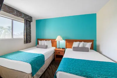 Photo 5 - Howard Johnson Suites by Wyndham San Diego Chula Vista/BayFt
