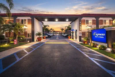 Photo 2 - Express Inn & Suites